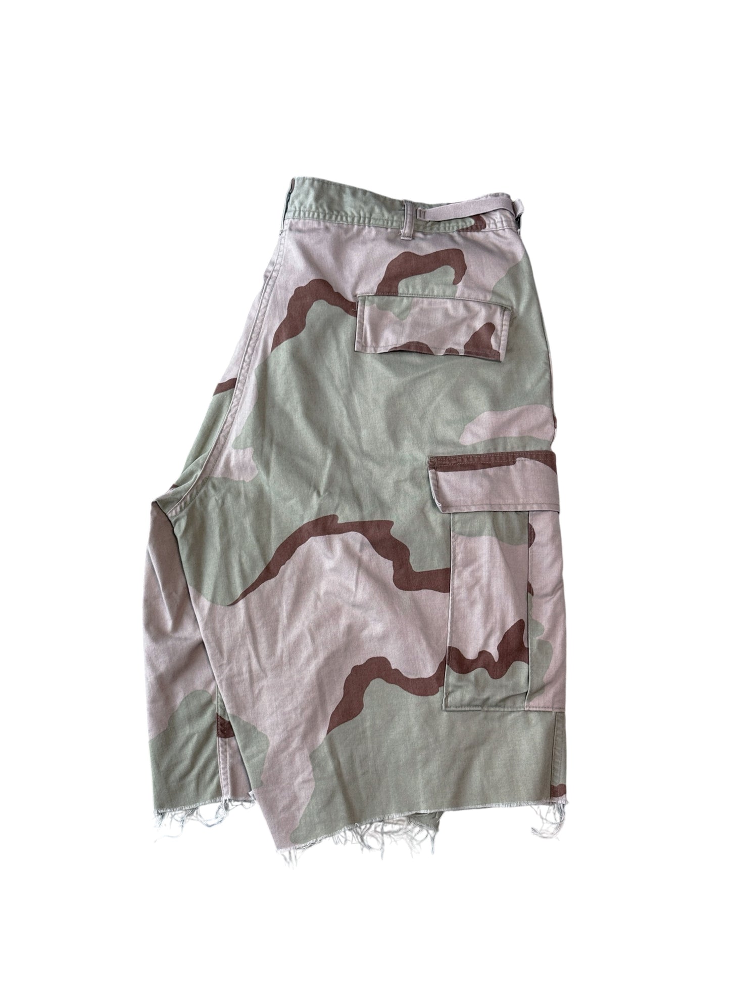 (SUP-800) U.S. ARMY DESERT CAMO "CUT OFF" CARGO SHORTS