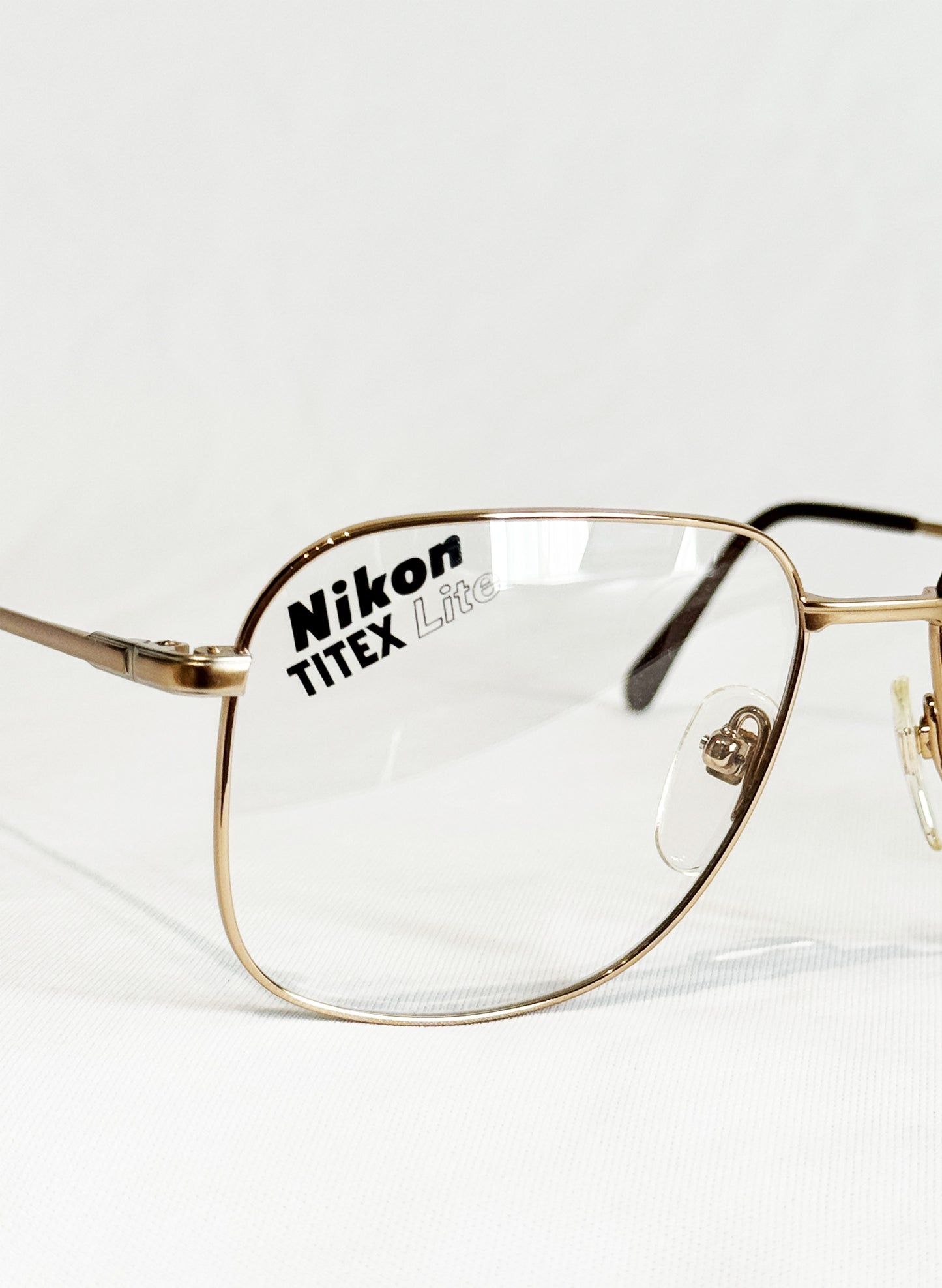 (SUP-415) 90s DEADSTOCK GOLD FRAME GLASSES Nikon TITEX Lite Ti-p