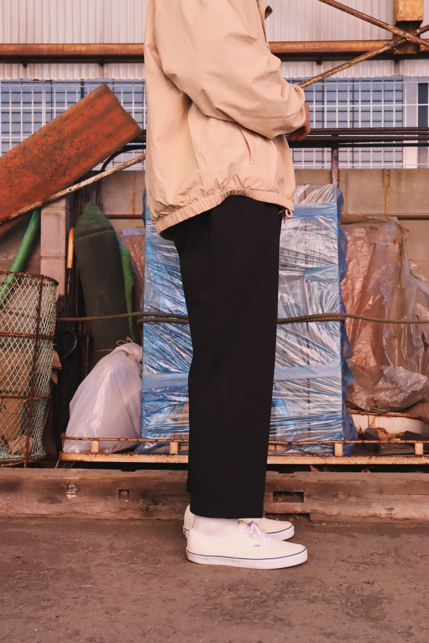 WOODBLOCK 2TUCK CHINO TROUSERS BLACK (WB-CL-001)