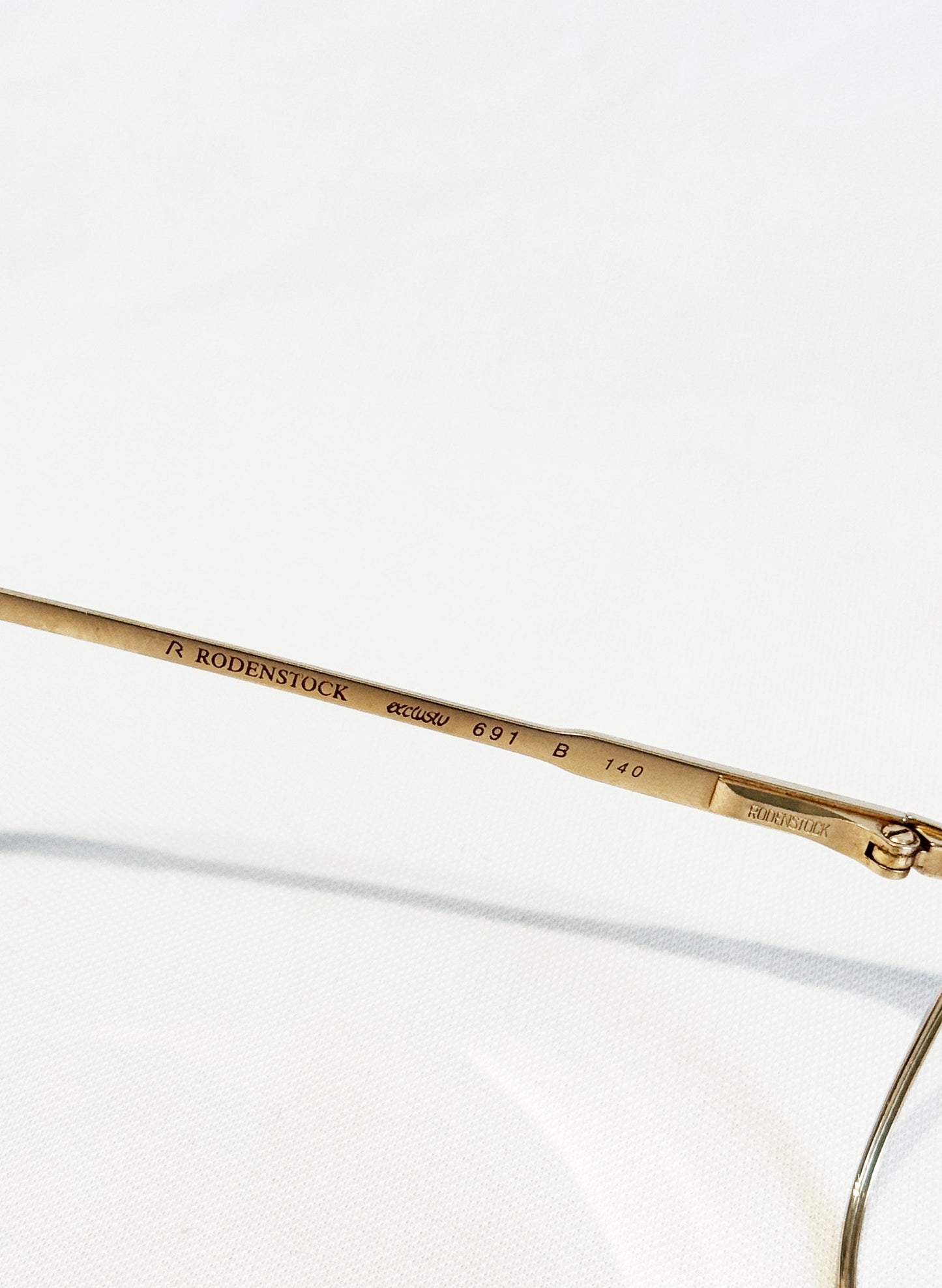 (SUP-418) 90s VINTAGE GOLD FRAME GLASSES RODENSTOCK TITANIUM