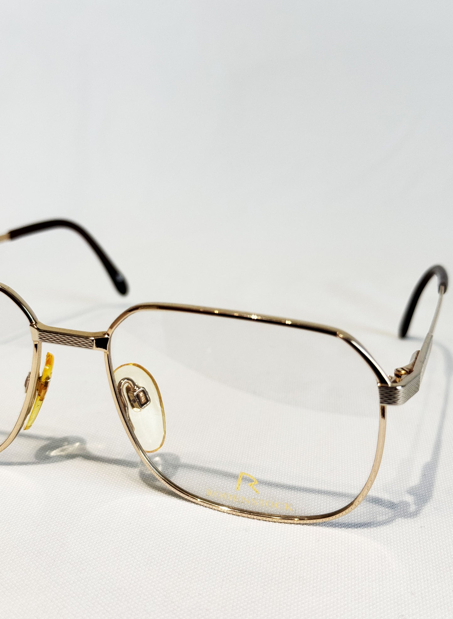 (SUP-418) 90s VINTAGE GOLD FRAME GLASSES RODENSTOCK TITANIUM