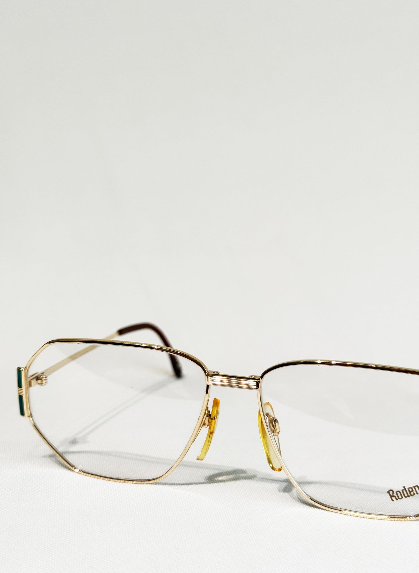(SUP-372) 90s VINTAGE GOLD FRAME GLASSES "Rodenstock"