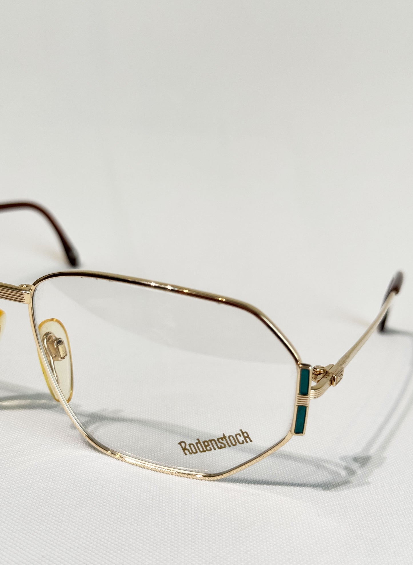 (SUP-372) 90s VINTAGE GOLD FRAME GLASSES "Rodenstock"