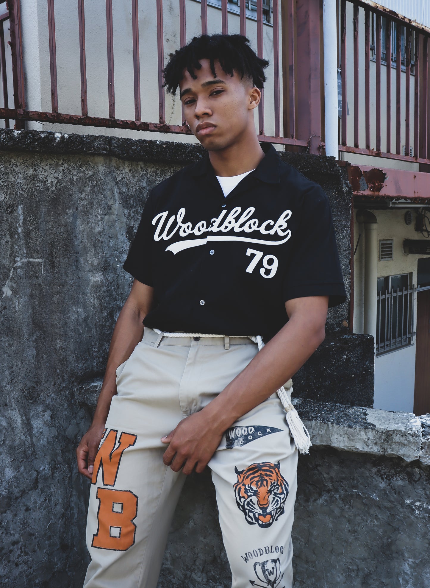 WOODBLOCK S/S OPEN COLLAR SHIRT WITH FELT PATCHES BLACK(23SS-016)