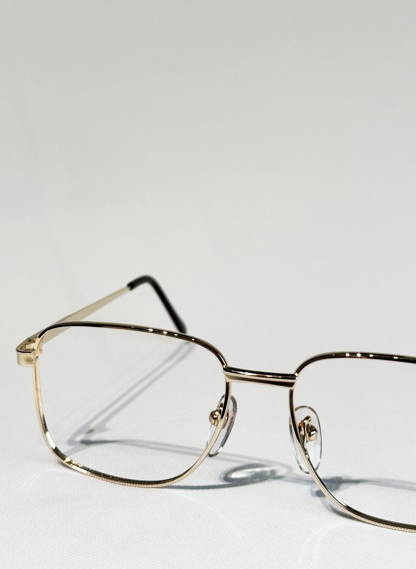 (SUP-370) 90s VINTAGE GOLD FRAME GLASSES "SUNSTON"(レンズなし)