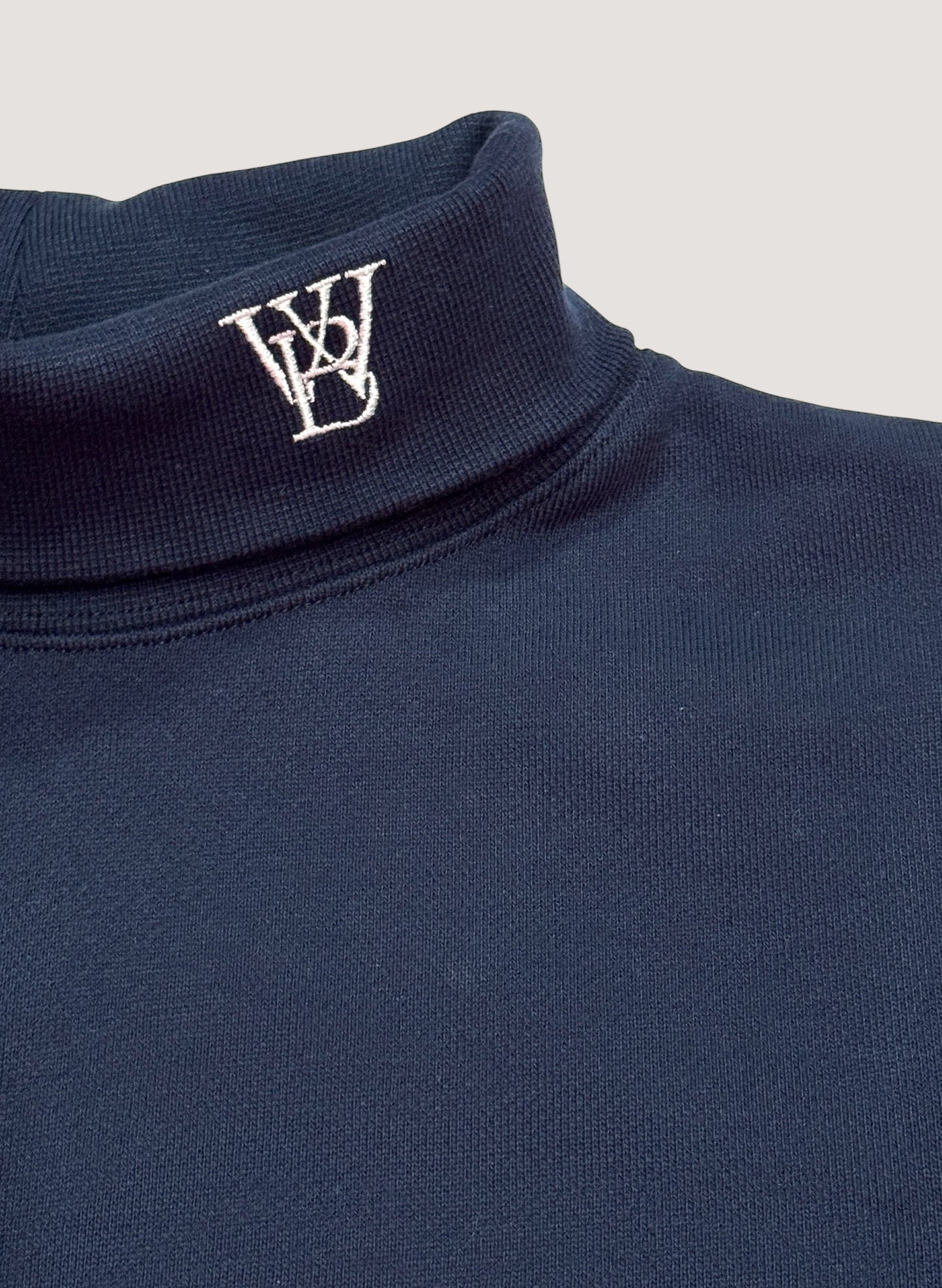 WOODBLOCK SWEAT TURTLE NECK NAVY (WB-25SS-003)