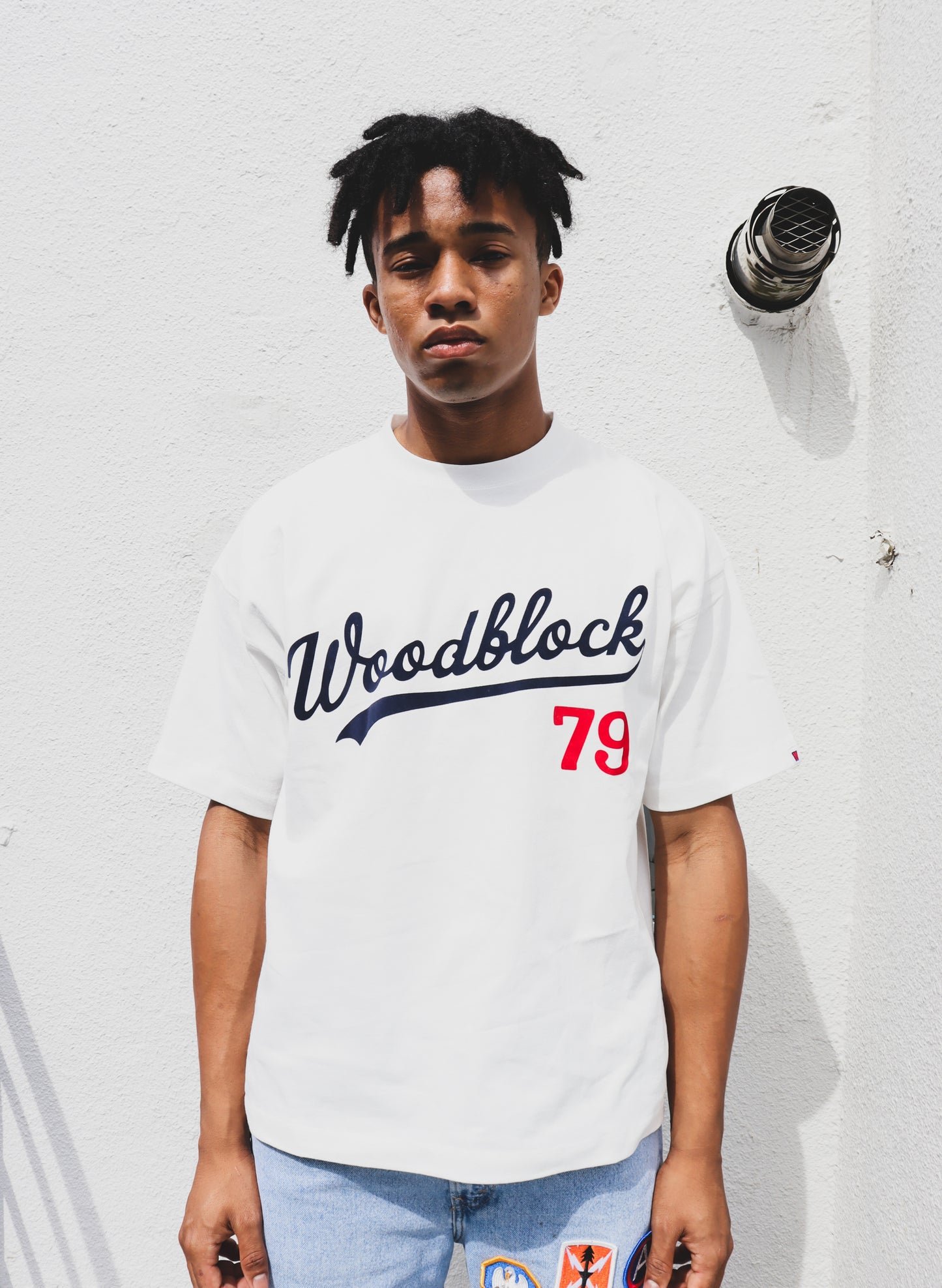 (WB-24SS-058) WOODBLOCK SCRIPT LOGO T-SHIRT WHITE