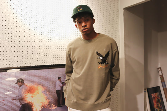 WOODBLOCK EMBROIDERY EAGLE CREW NECK & CORDUROY CAP.