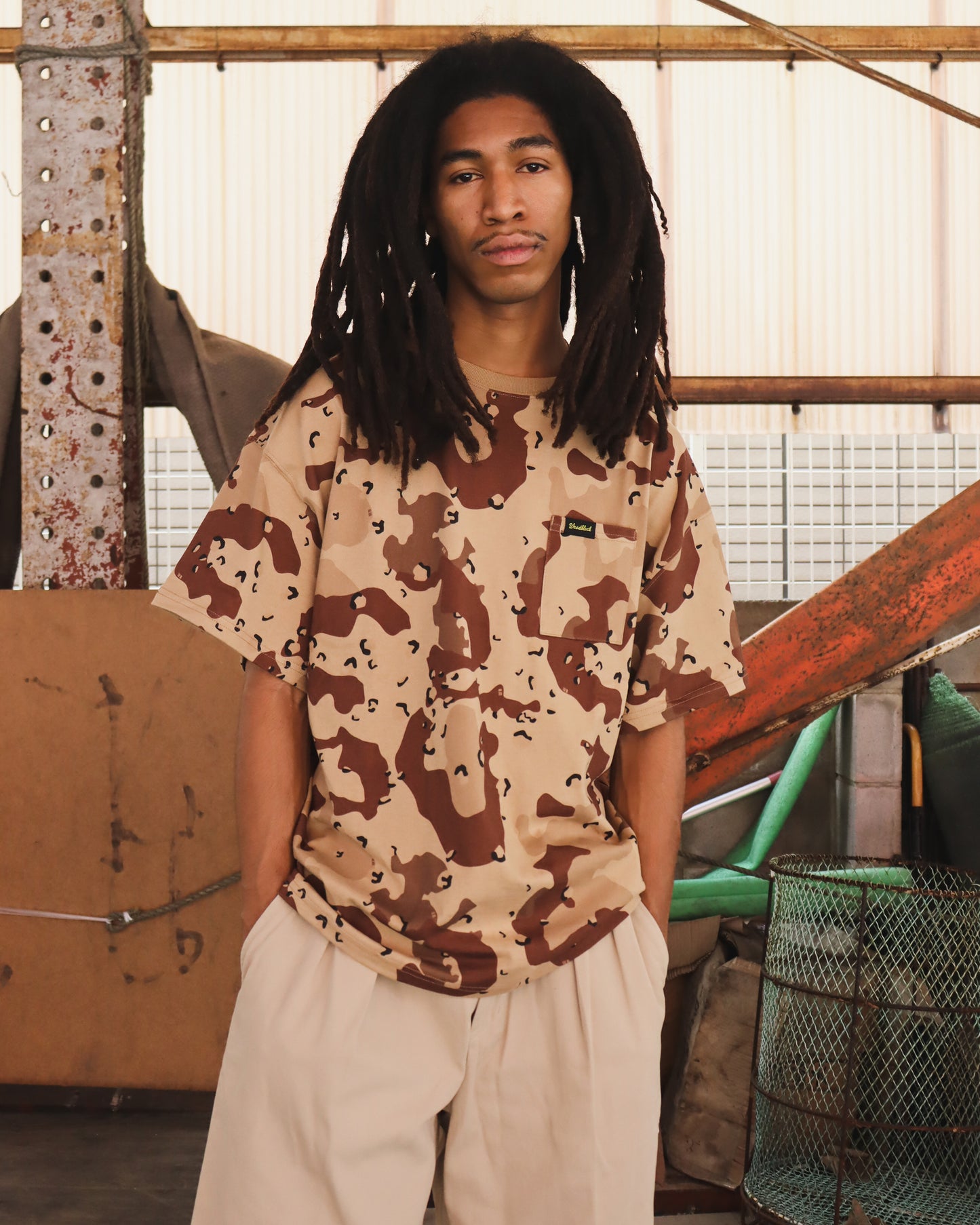 WOODBLOCK WIDE SILHOUETTE POCKET T-SHIRT CHOCOTIP CAMO (WB-26SS-025)