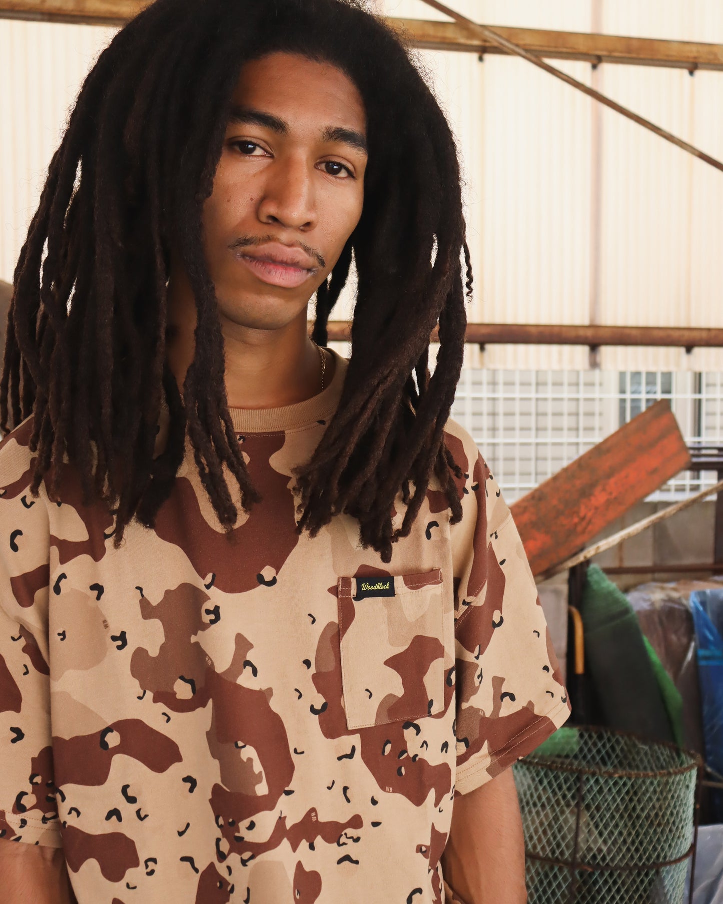 WOODBLOCK WIDE SILHOUETTE POCKET T-SHIRT CHOCOTIP CAMO (WB-26SS-025)