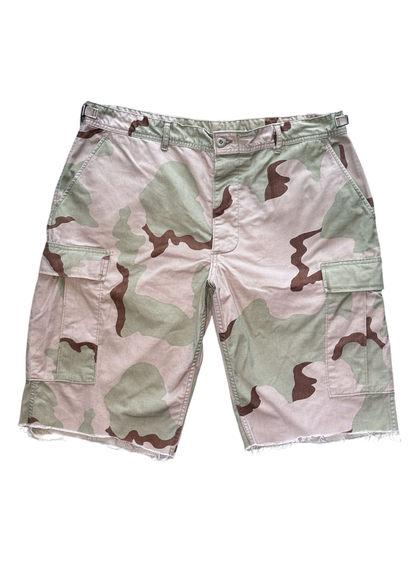 (SUP-800) U.S. ARMY DESERT CAMO "CUT OFF" CARGO SHORTS