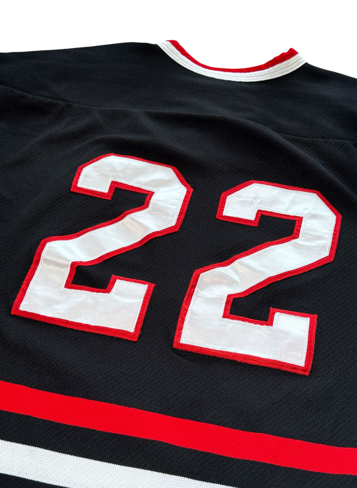 (SUP-792) NHL CHICAGO BLACKHAWKS MESH HOCKEY SHIRT "22" - L - MADE IN CANADA