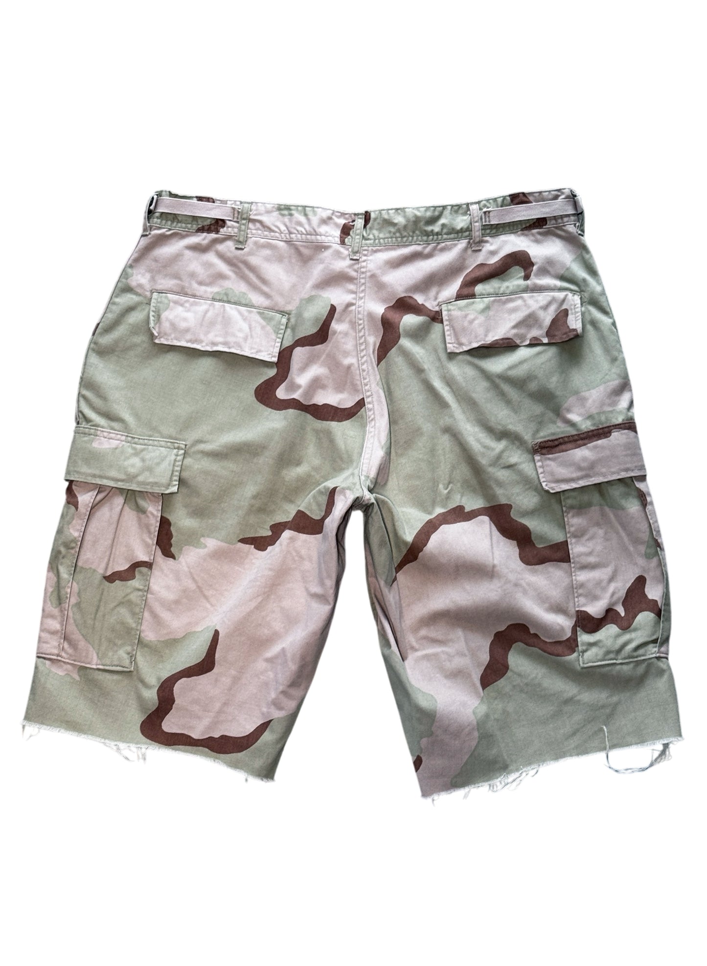 (SUP-800) U.S. ARMY DESERT CAMO "CUT OFF" CARGO SHORTS