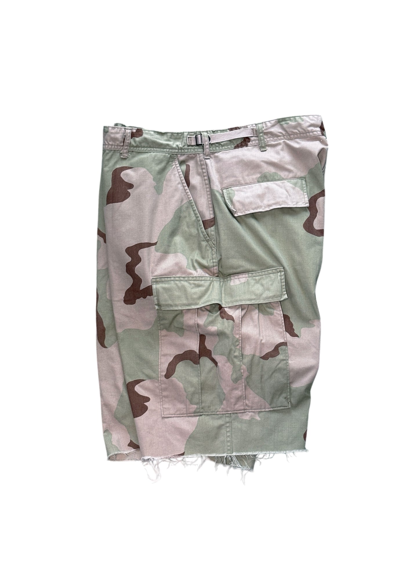 (SUP-800) U.S. ARMY DESERT CAMO "CUT OFF" CARGO SHORTS