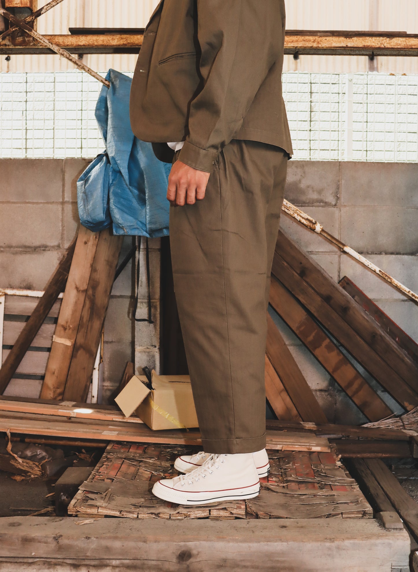 WOODBLOCK２TUCK HERRINGBONE TROUSER OLIVE (WB-25AW-005)