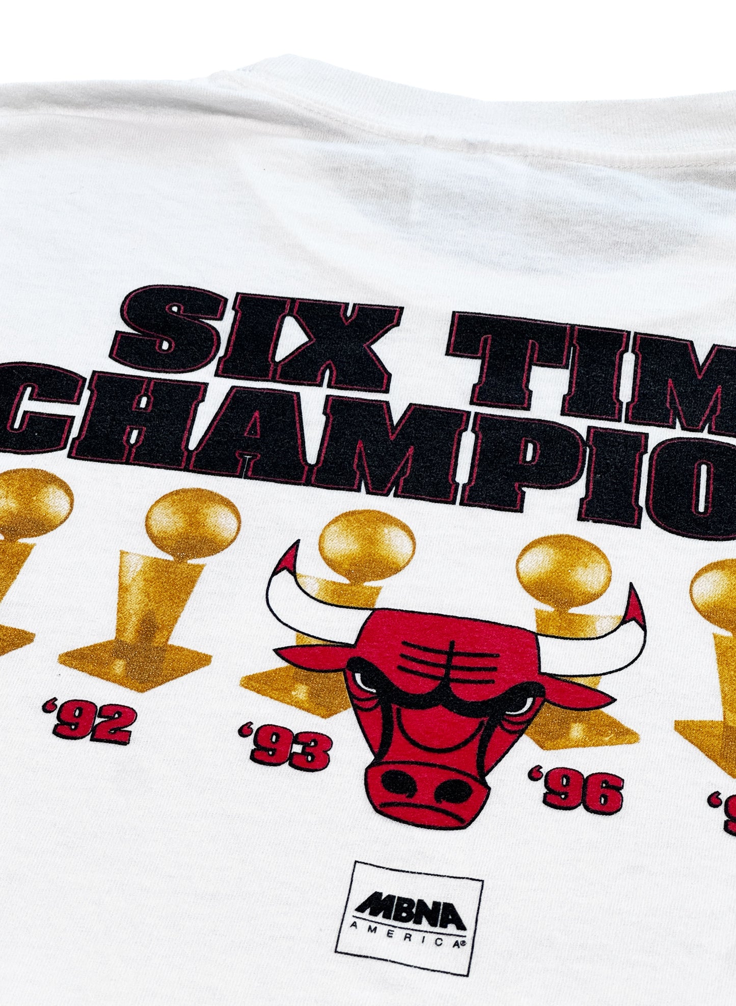 (SUP-776) NBA CHICAGO BULLS 6 TIME CHAMPIONS TEE "MBNA America" - XL