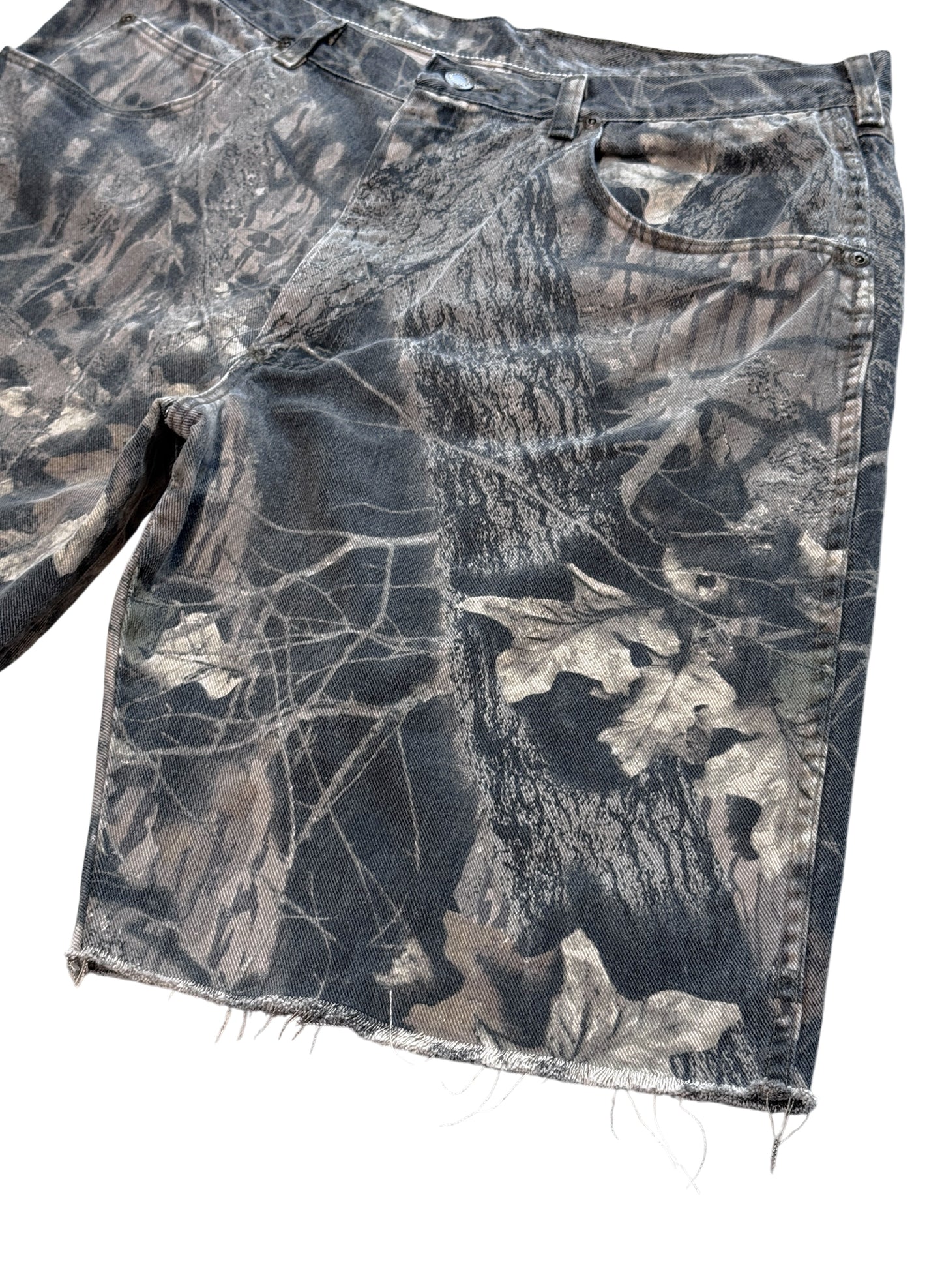(SUP-757) Wrangler REAL TREE CAMO "CUT OFF" SHORTS