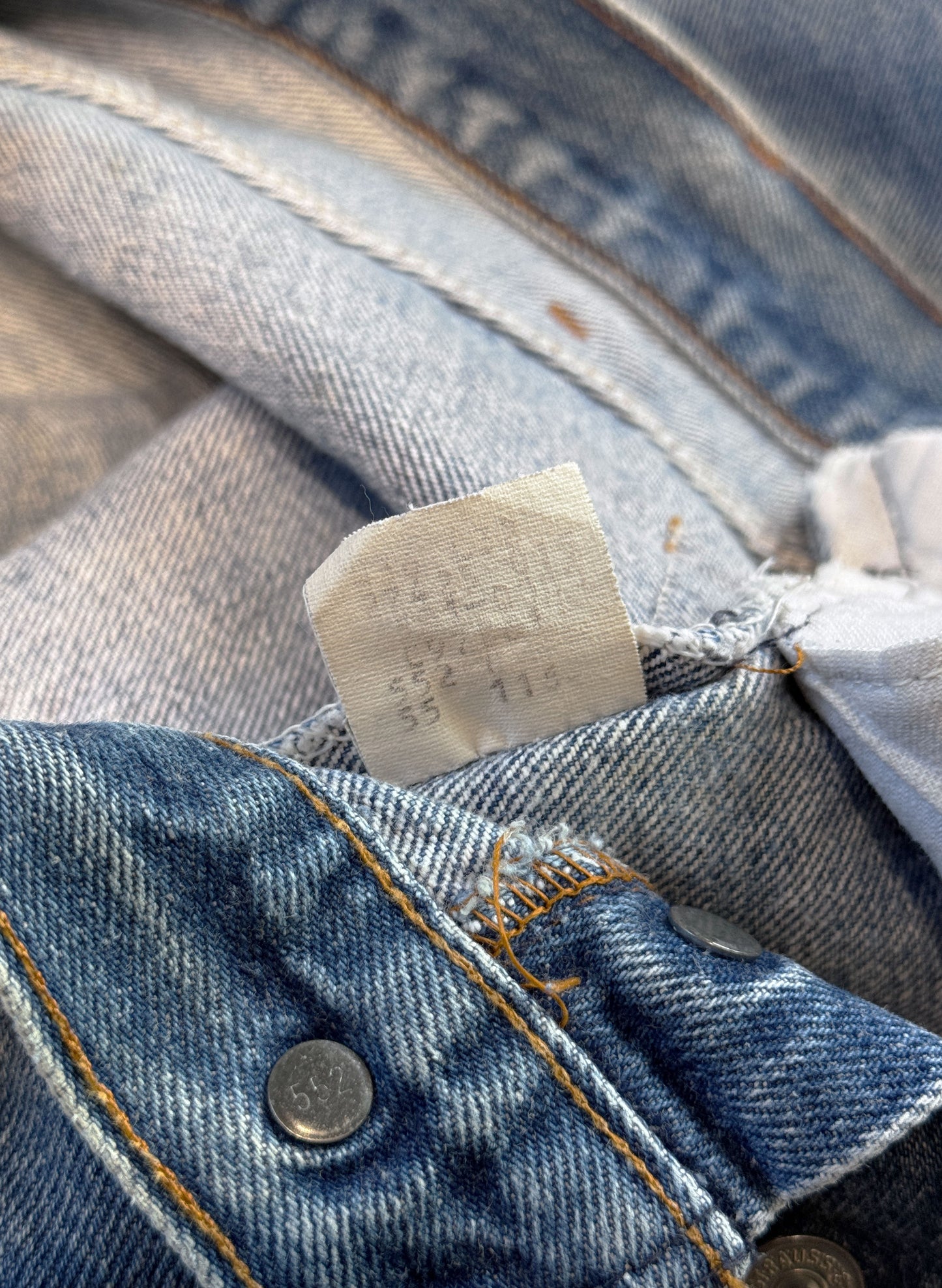 (SUP-642) 80s LEVI'S 501 "DAMAGE" DENIM - MADE IN U.S.A.