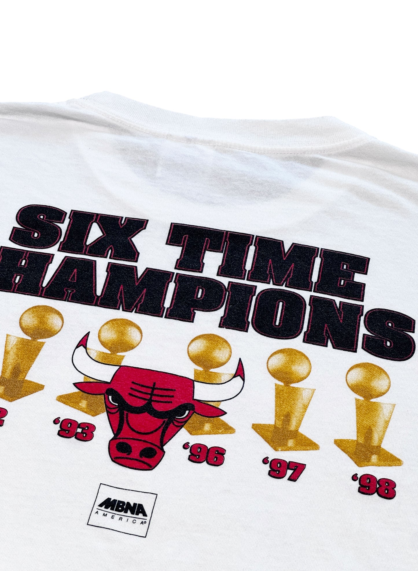 (SUP-776) NBA CHICAGO BULLS 6 TIME CHAMPIONS TEE "MBNA America" - XL