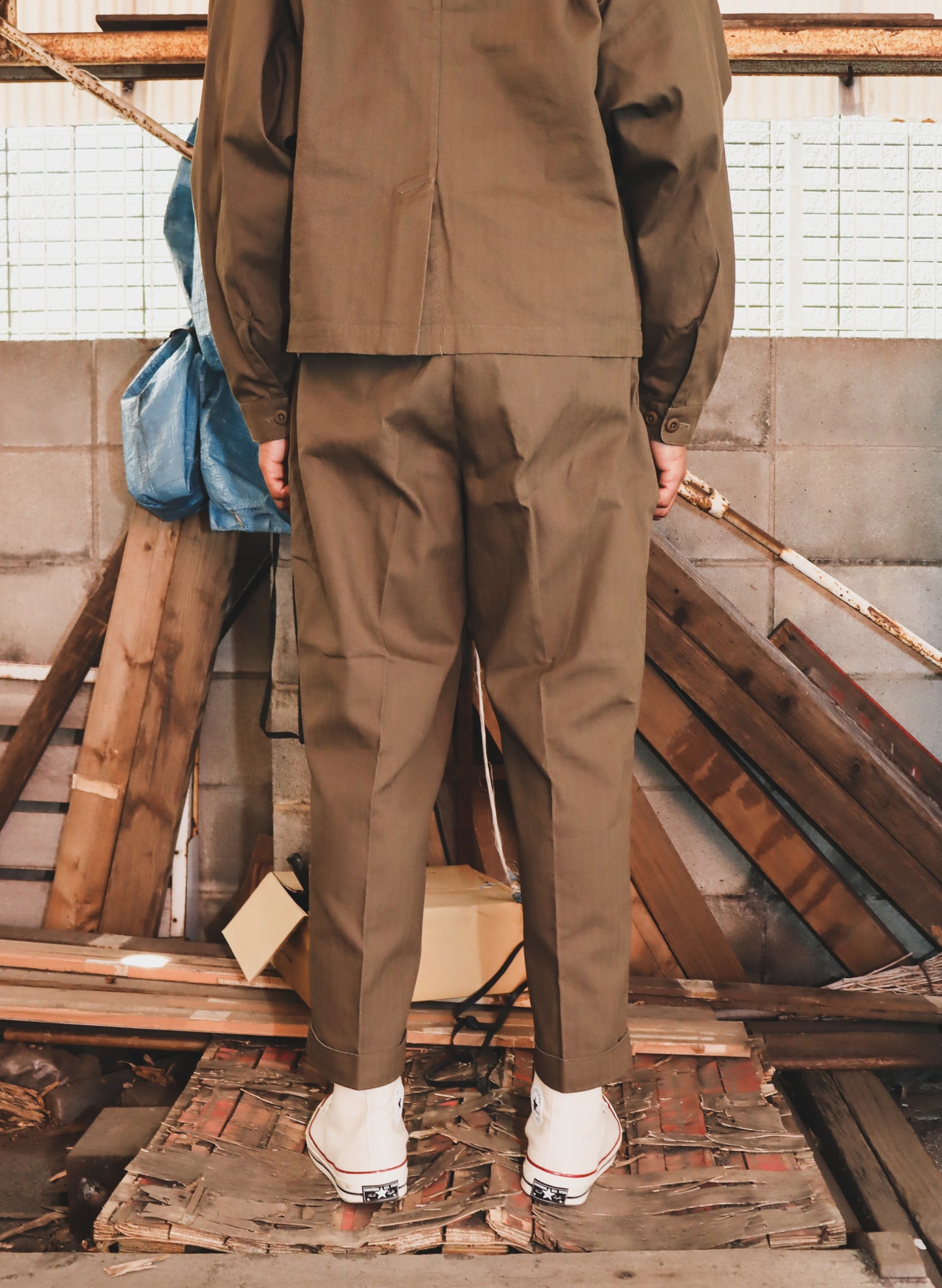 WOODBLOCK２TUCK HERRINGBONE TROUSER OLIVE (WB-25AW-005)