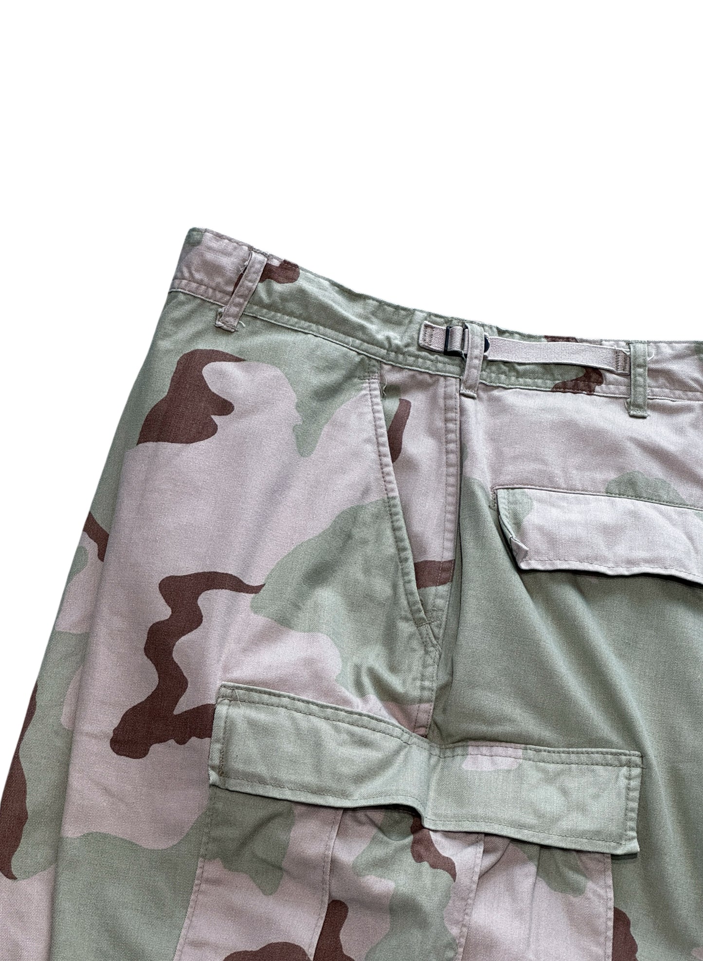 (SUP-800) U.S. ARMY DESERT CAMO "CUT OFF" CARGO SHORTS