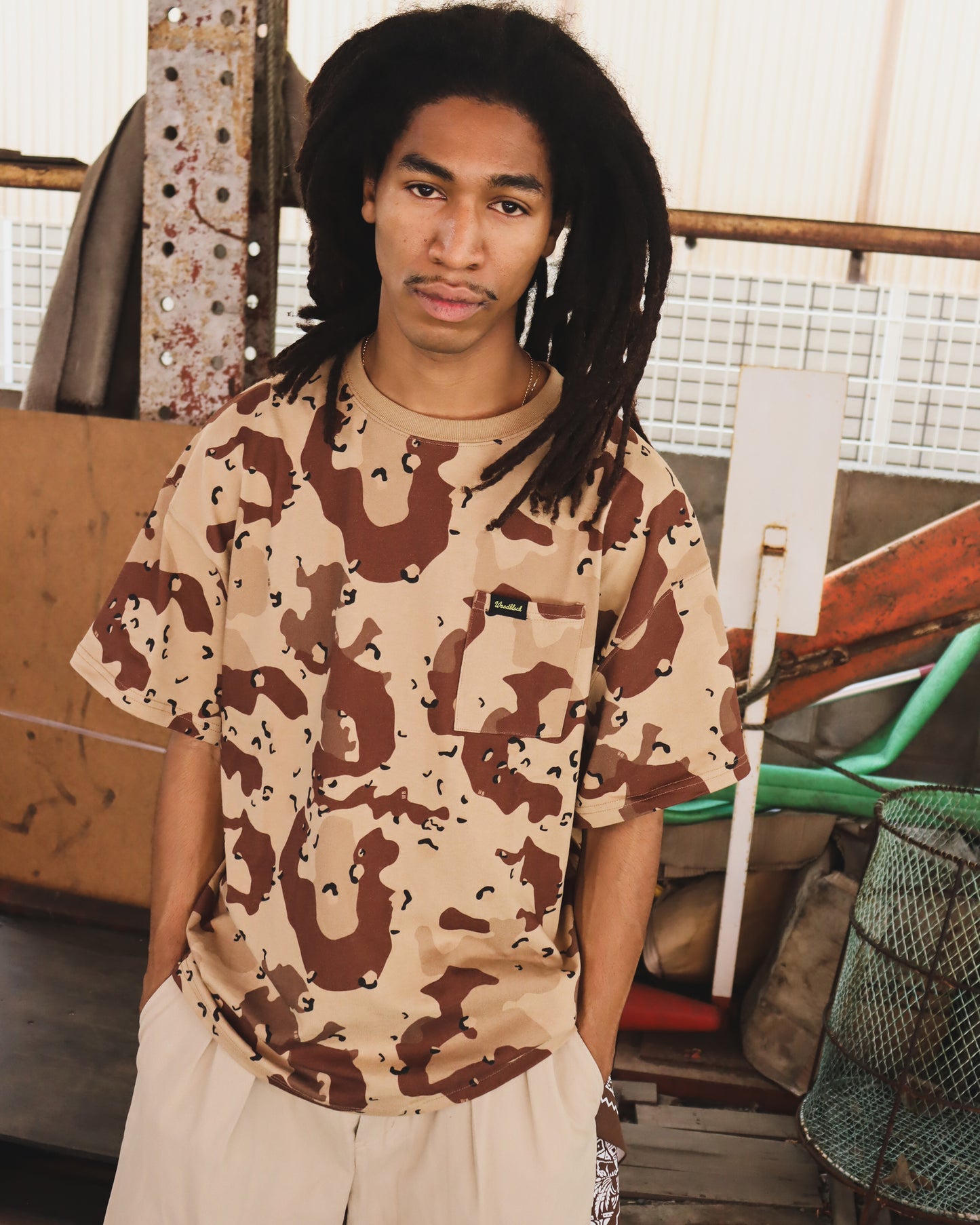 WOODBLOCK WIDE SILHOUETTE POCKET T-SHIRT CHOCOTIP CAMO (WB-26SS-025)