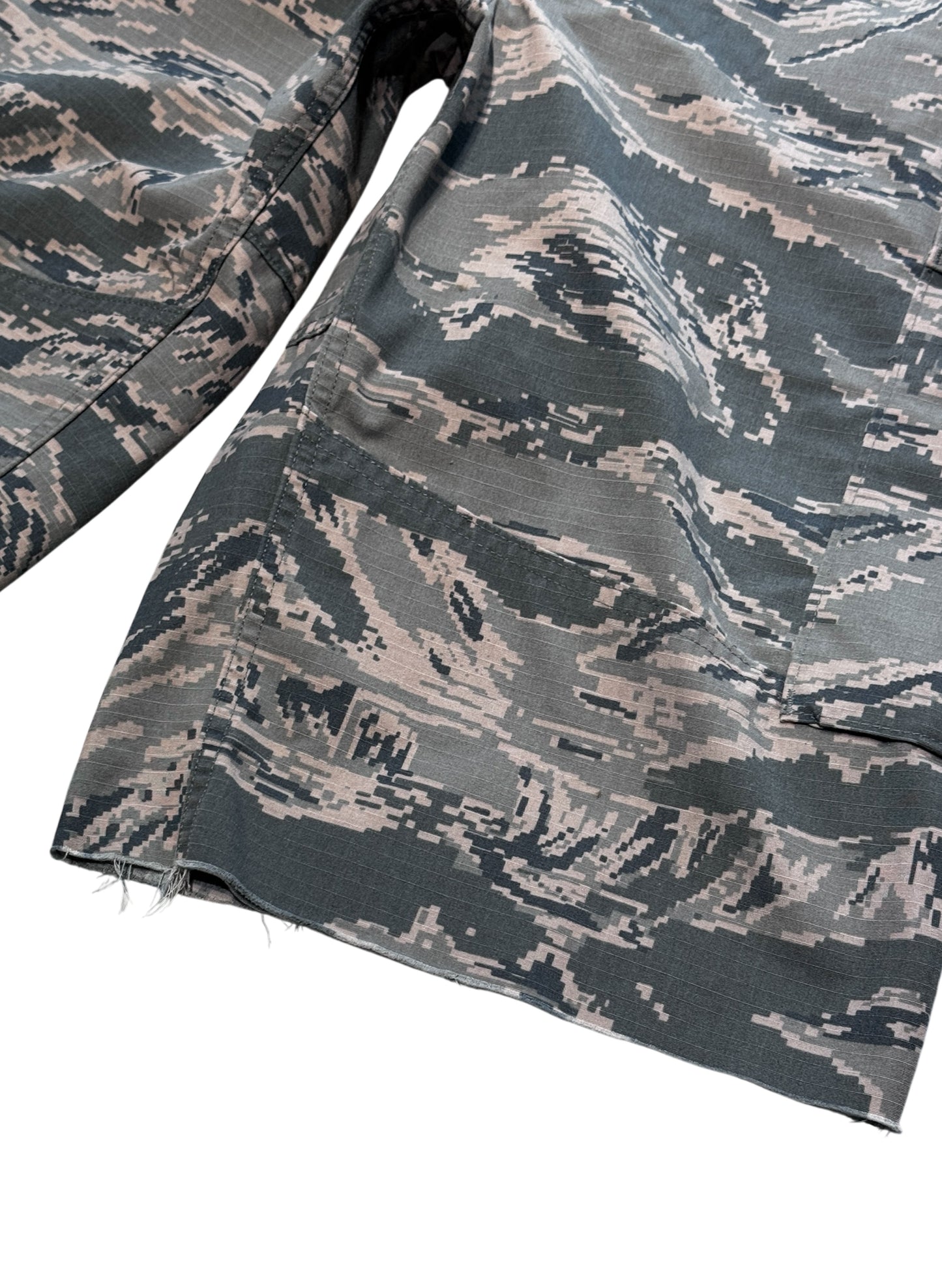 (SUP-585) U.S AIR FORCE DIGITAL CAMO "CUT OFF" CARGO SHORTS