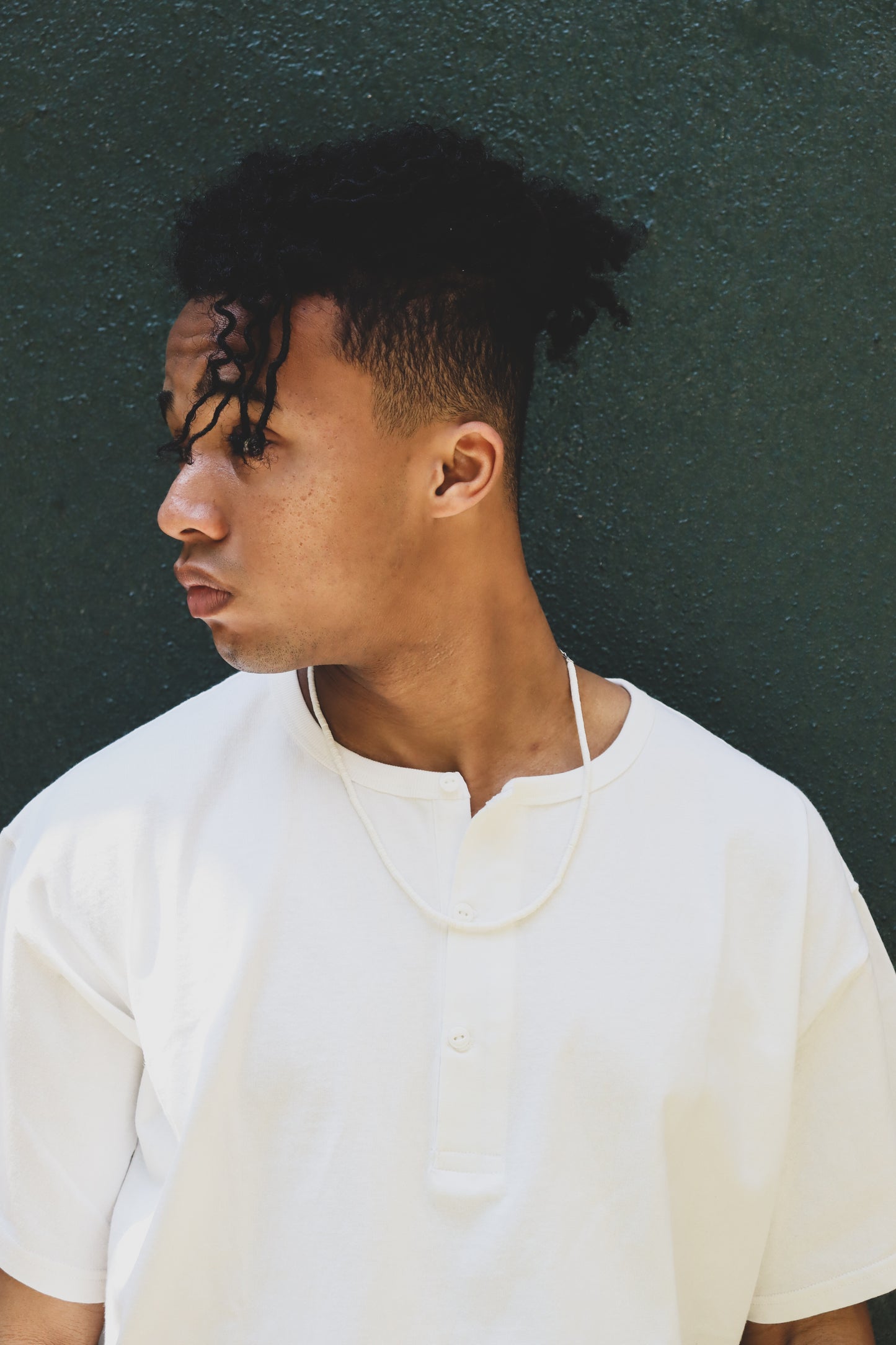 WOODBLOCK S/S WIDE TAPERED SILHOUETTE HENRY NECK T-SHIRT WHITE (WB-26SS-018)
