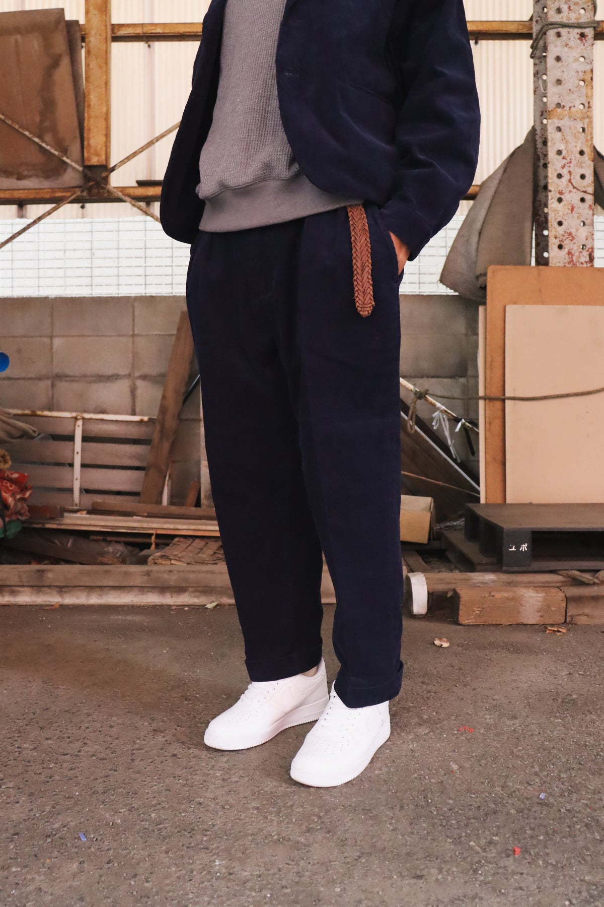 WOODBLOCK 2TUCK CORDUROY TROUSERS NAVY (WB-26AW-010)
