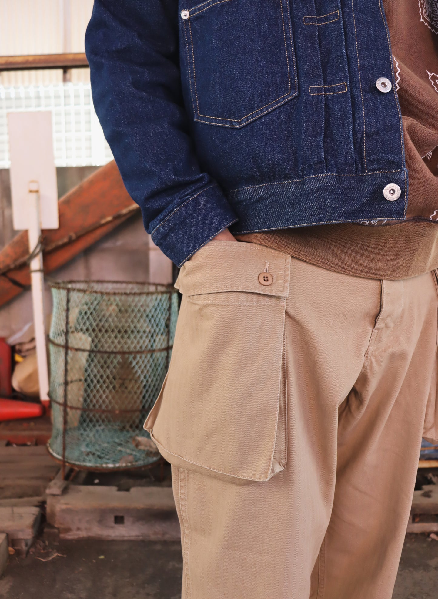 WOODBLOCK W-44 HERRINGBONE CARGO PANTS KHAKI (WB-26SS-002)