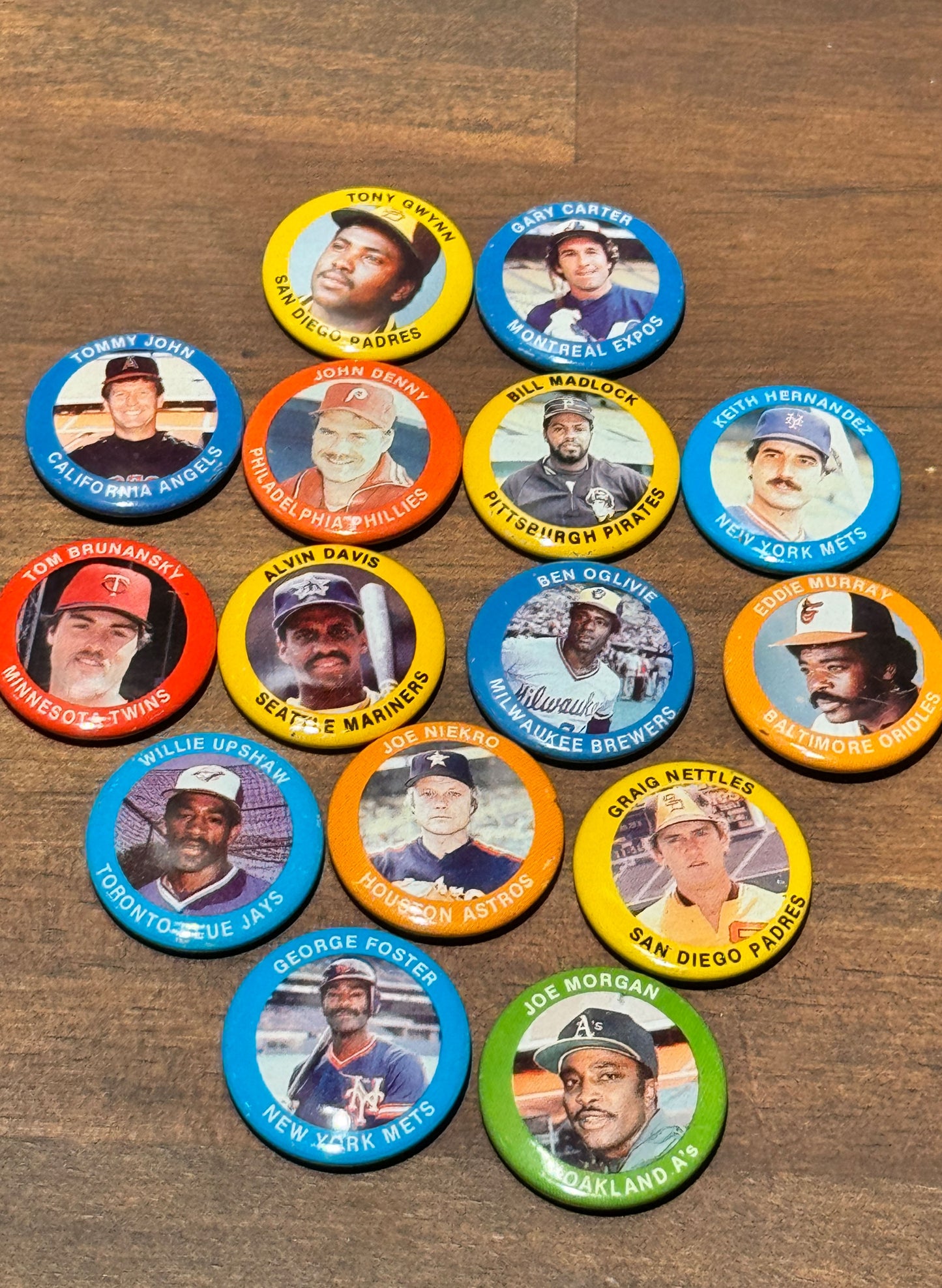 (SUP-440) 1984 MLB FUN FOODS VINTAGE PINBACK BUTTON - 29mm