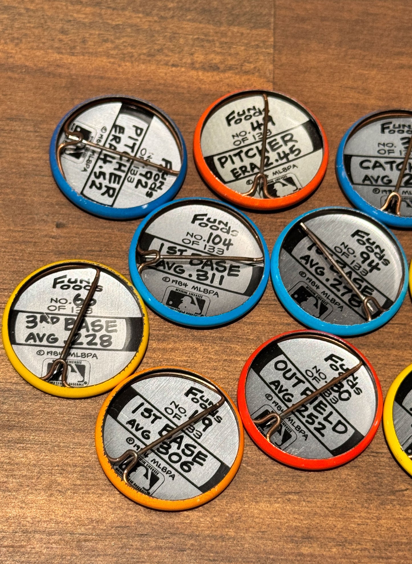 (SUP-440) 1984 MLB FUN FOODS VINTAGE PINBACK BUTTON - 29mm