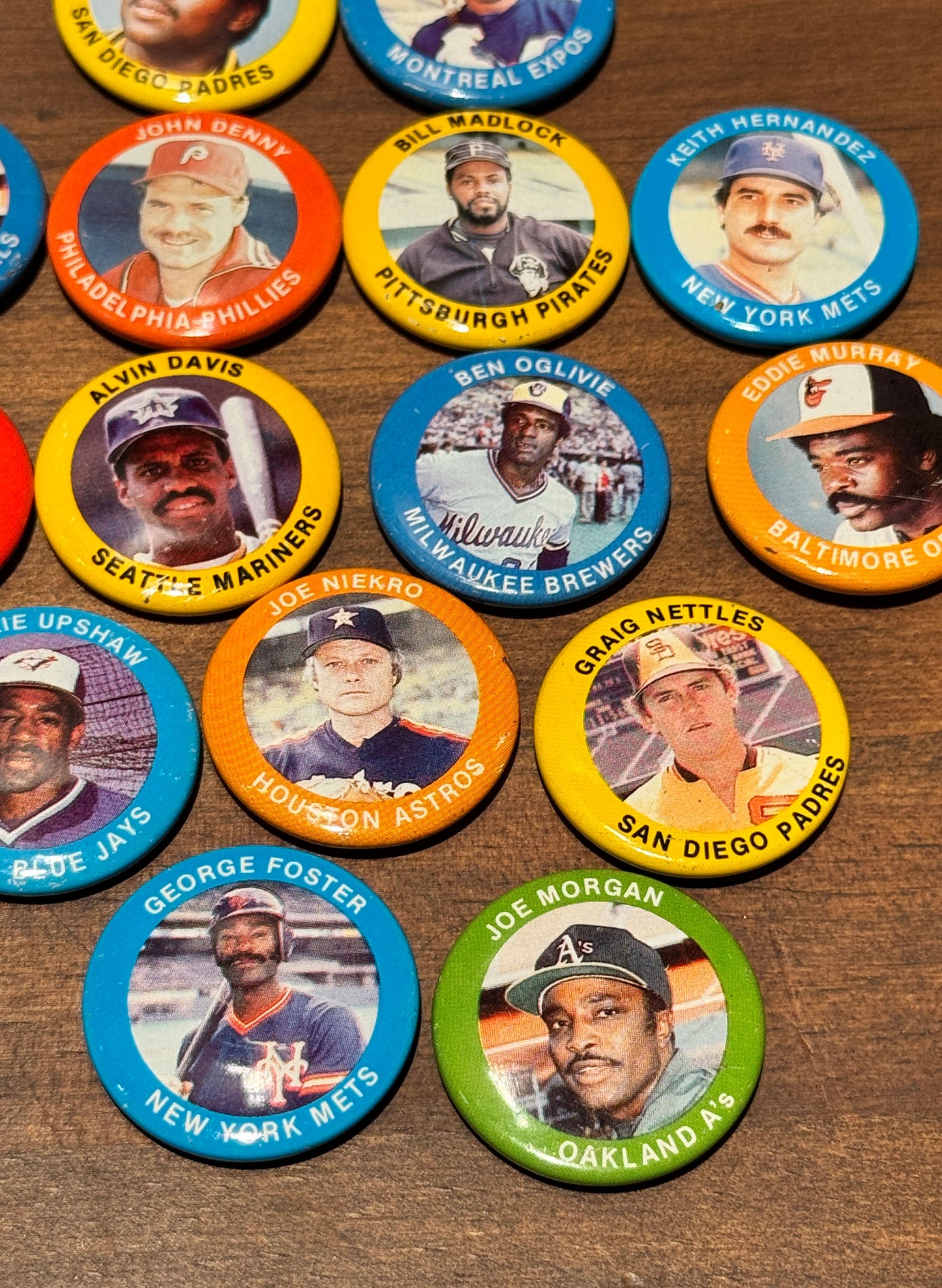 (SUP-440) 1984 MLB FUN FOODS VINTAGE PINBACK BUTTON - 29mm