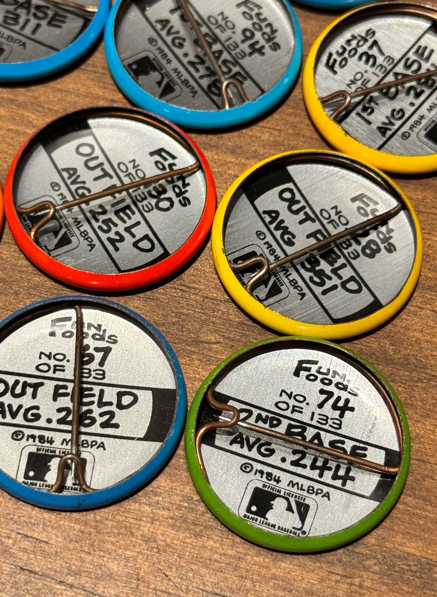 (SUP-440) 1984 MLB FUN FOODS VINTAGE PINBACK BUTTON - 29mm