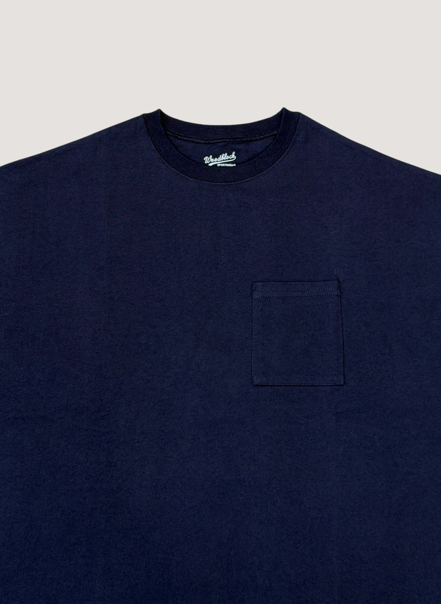 WOODBLOCK WIDE SILHOUETTE POCKET TEE NAVY (WB-26SS-021)