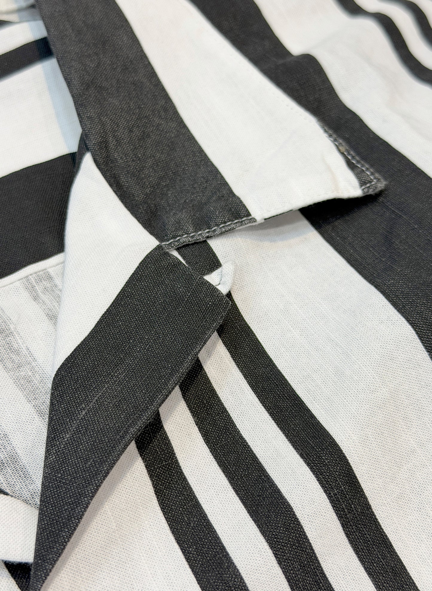 FLYING DUTCHMAN + OMAKASE + WOODBLOCK S/S STRIPE OPEN COLLAR SHIRT WHITE/BLACK (WB-26SS-016)