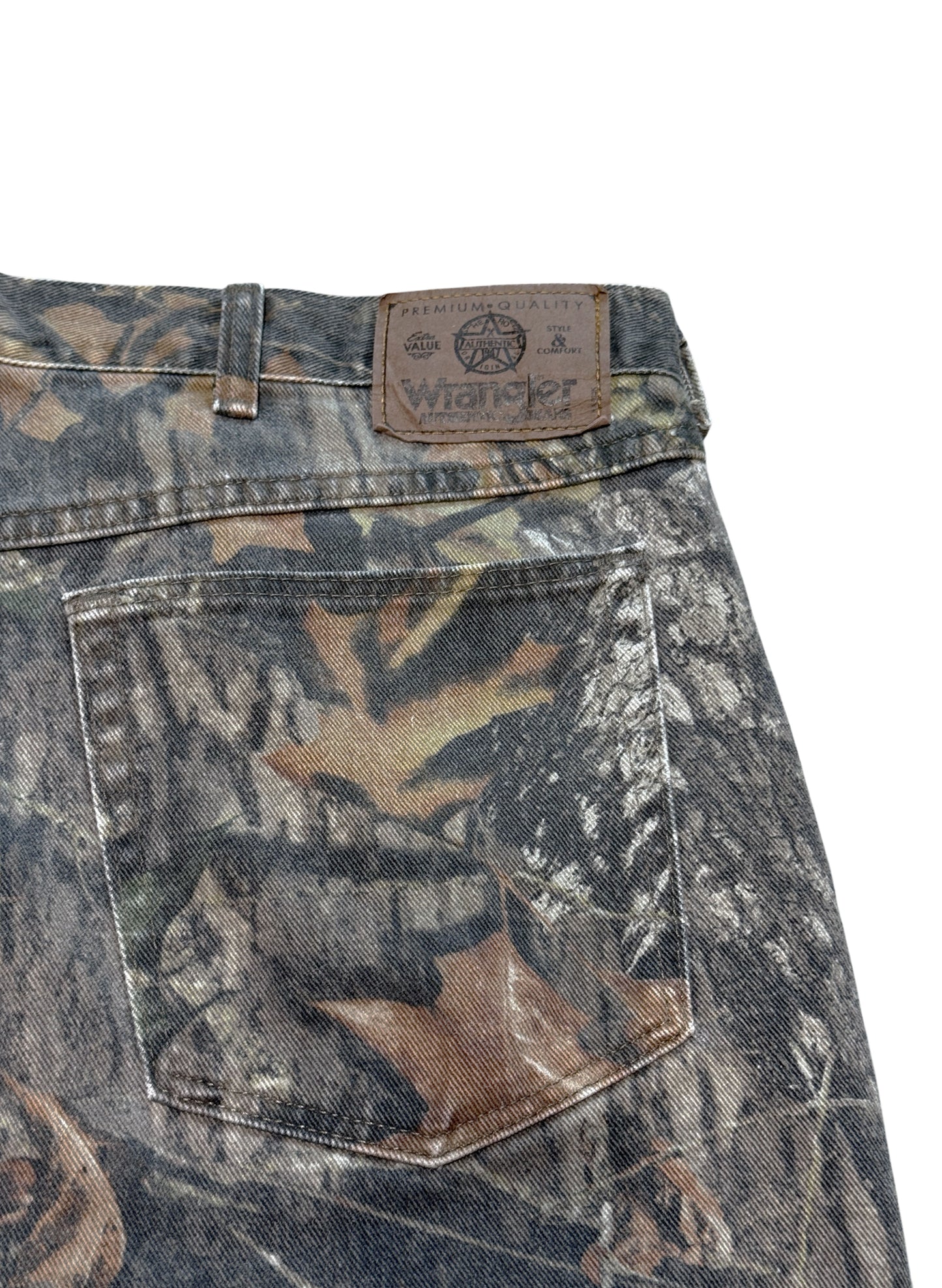 (SUP-754) Wrangler REAL TREE CAMO "CUT OFF" SHORTS