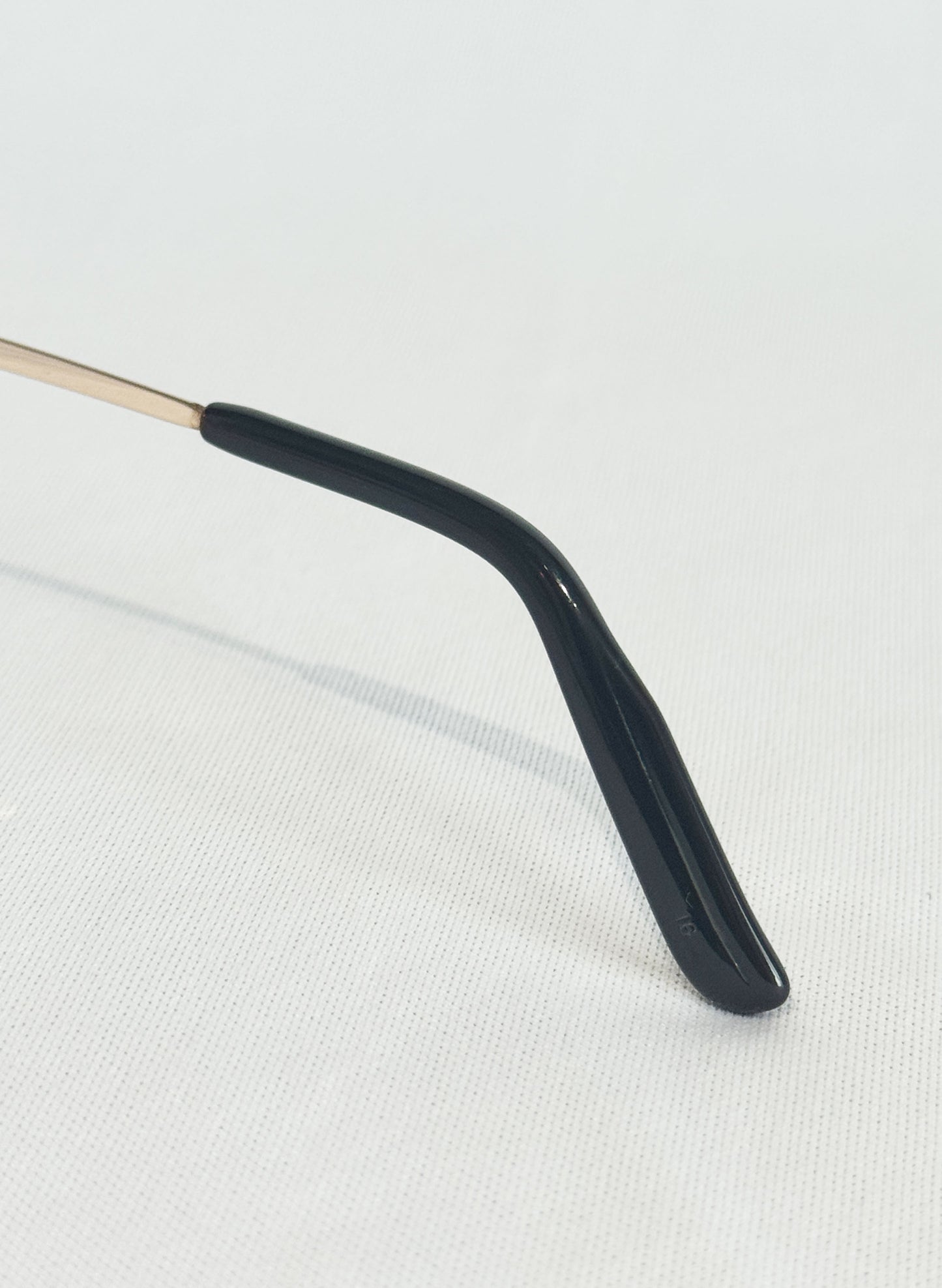 (SUP-539) 90s VINTAGE TEARDROP GOLD GLASSES - Nikon GIUGIARO (レンズなし)