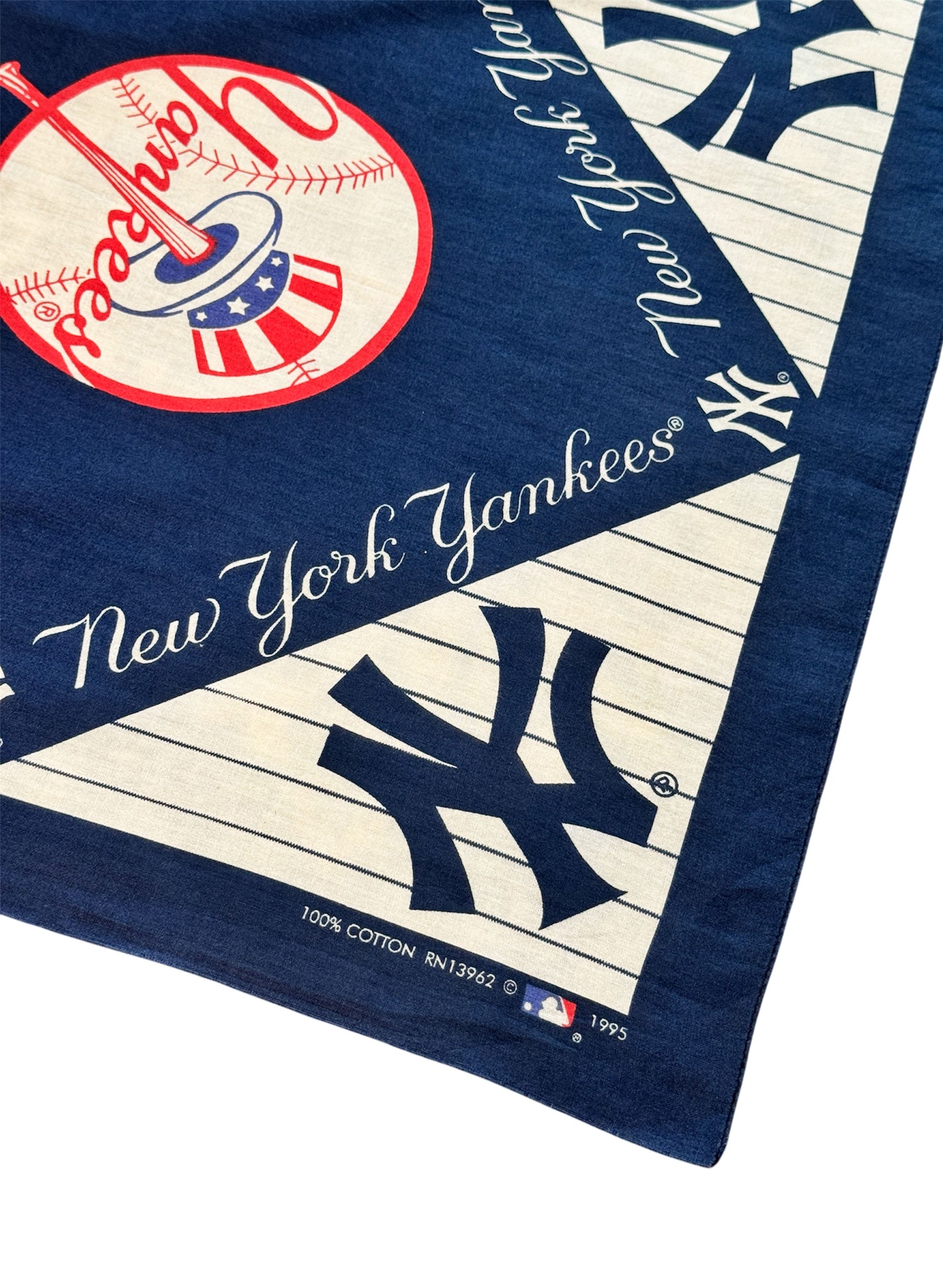 (SUP-363) VINTAGE 1995 MLB NEW YORK YANKEES BANDANA