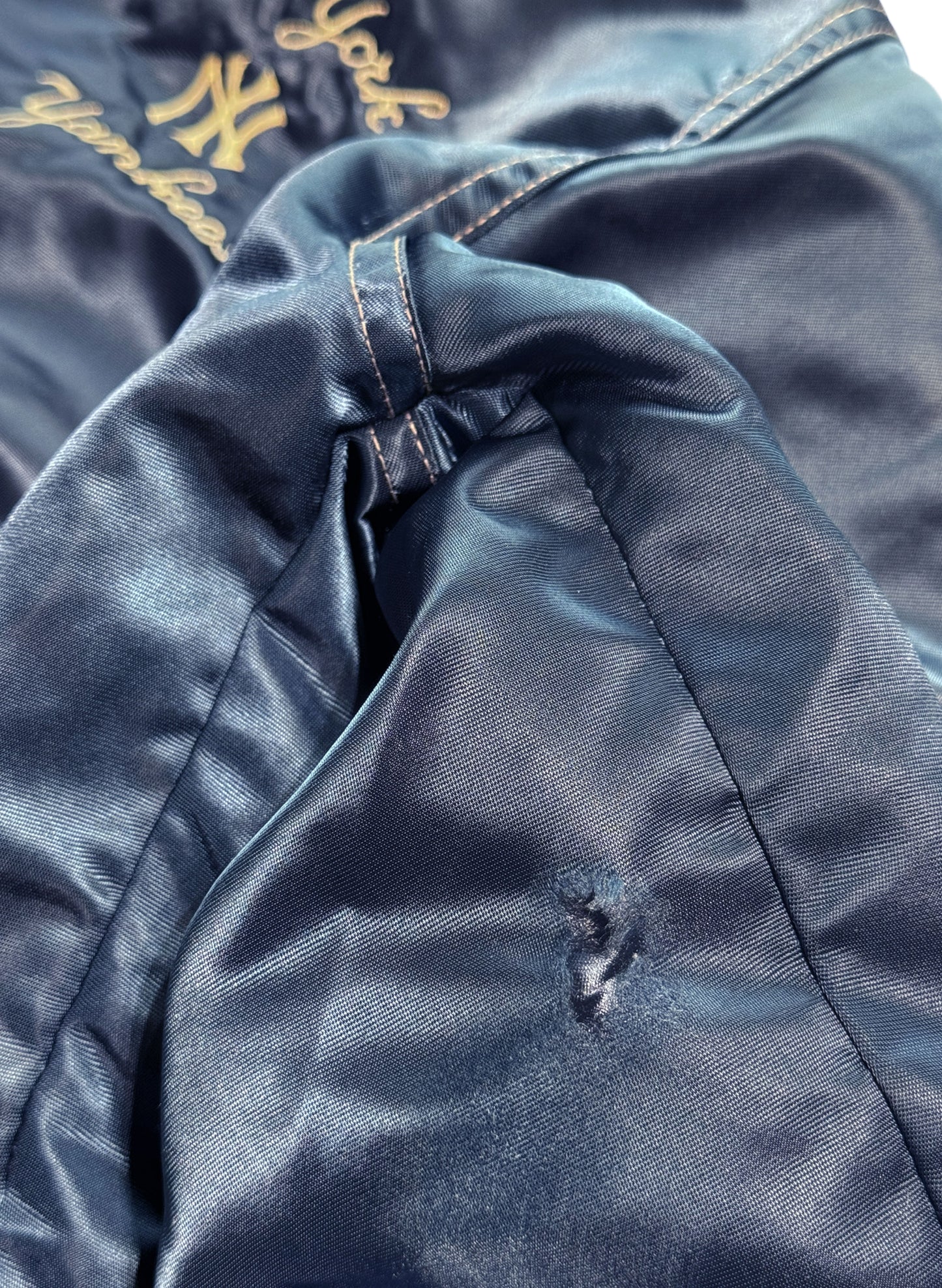 (SUP-605) PYRAMID NEW YORK YANKEES NYLON STADIUM JACKET - M - MADE IN U.S.A.
