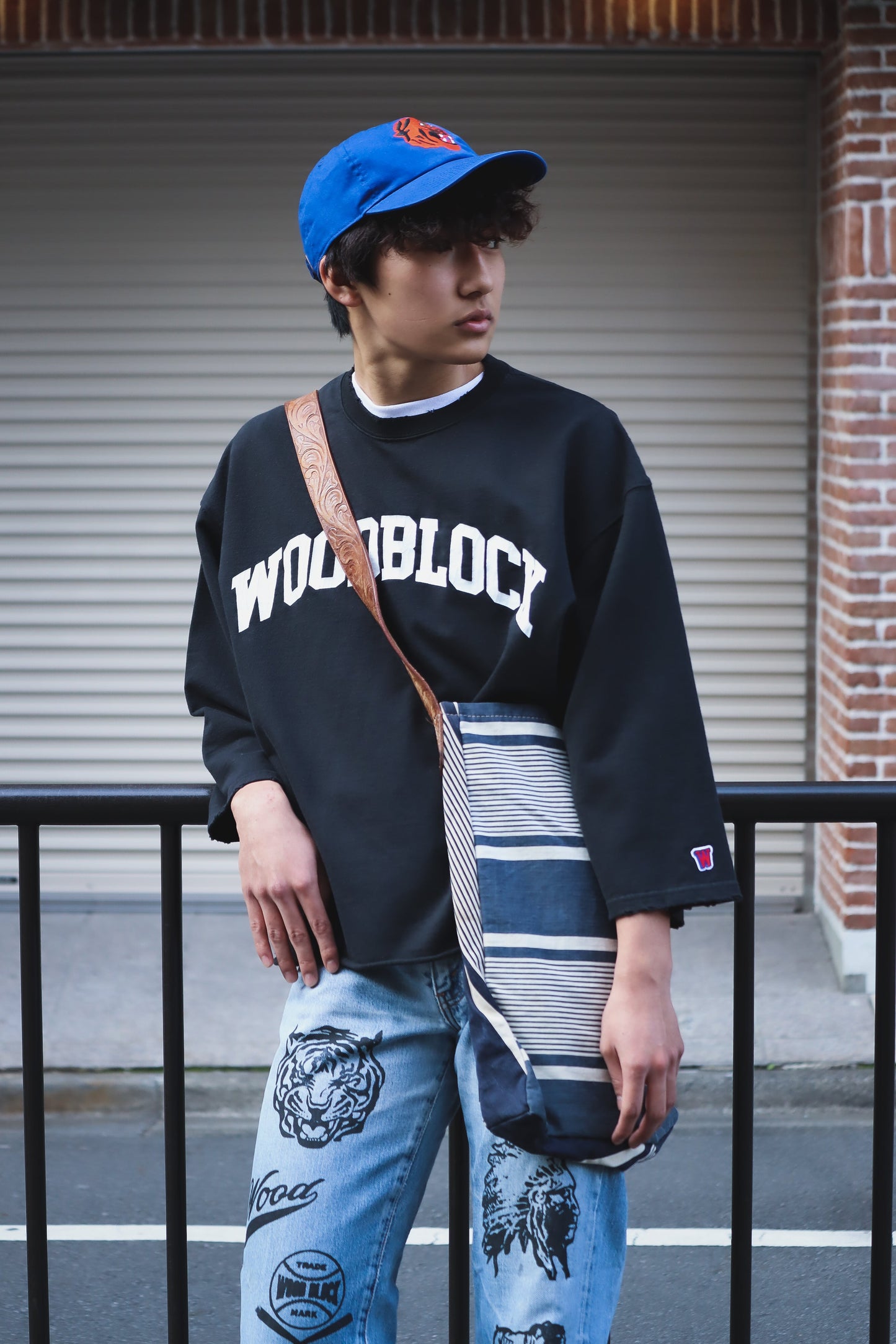 WOODBLOCK CUT OFF CREW NECK (23SS-006-BLACK)